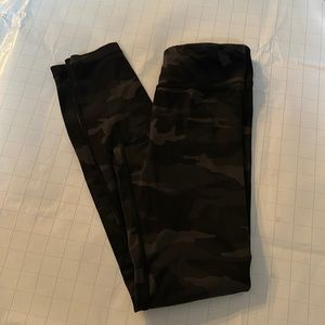 Athleta black and gray girls legging